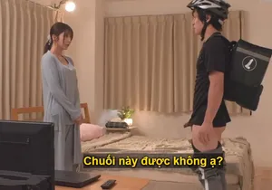 ăn trộm đồ, thanh niên bị bà chủ cửa hàng "dạy dỗ"