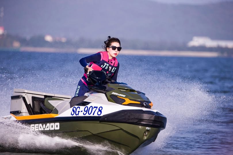 Em streamer vú to khoe lồn để tăng tương tác